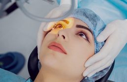 عینک بزنم یا عمل حذف عینک کنم؟