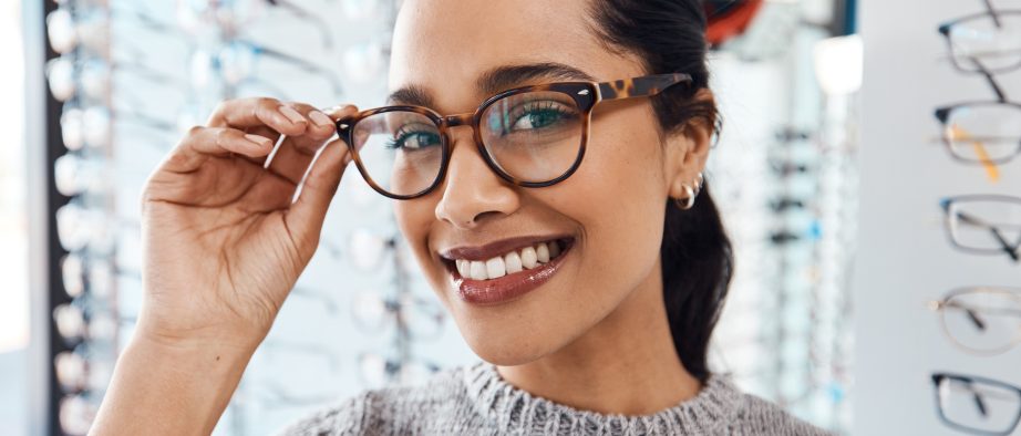 چه کسانی نباید عمل حذف عینک (لیزیک و لازک) انجام دهند؟